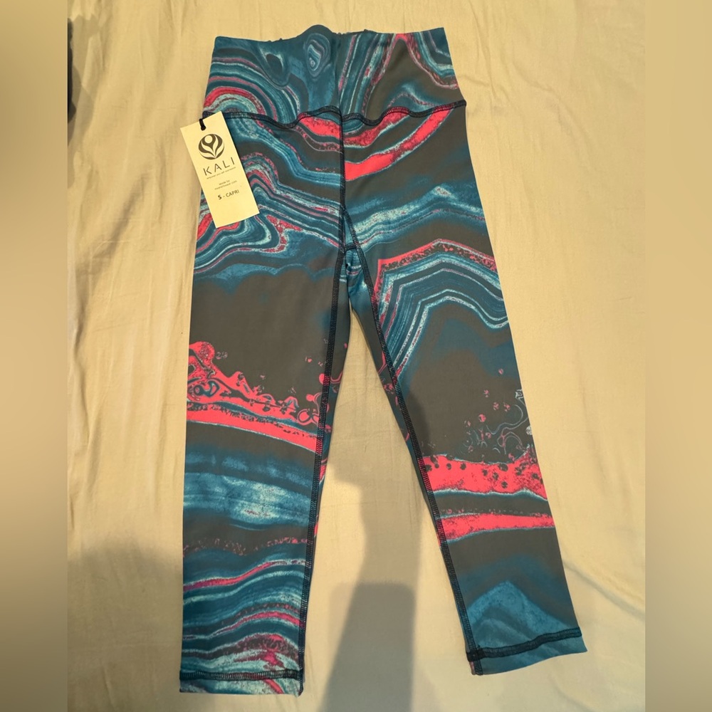Miami Fitwear- Kali Cropped Legging - Picture 2 of 5